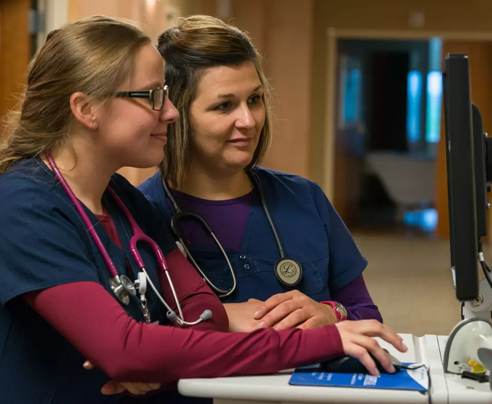 2018 Baldrige Award Recipient Memorial Hospital and Health Care Center photo of two female nurses working on a computer.