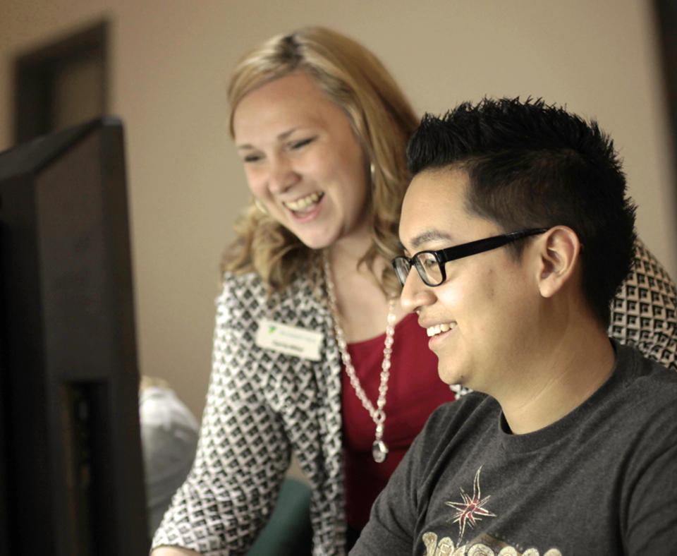 2018 Baldrige Award Recipient Tri County Tech photo showing a professor and a student working on a computer.