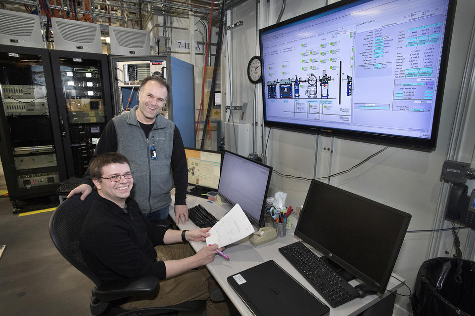 Pratt & Whitney Senior Engineer Chris Pellicone (left) with NIST's Bruce Ravel (right) at the Beamline for Material Measurement (BMM)