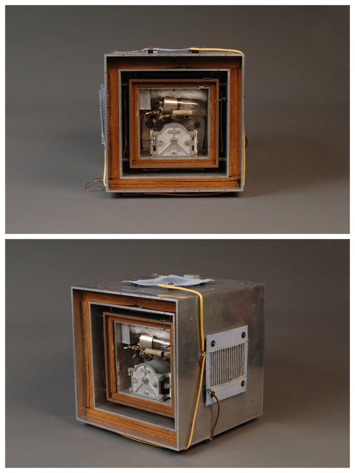 Tow large metal boxes with a wood box in between, then space, then two more metal boxes with wood box inbetween and inside of that is the inside of a quartz time standard