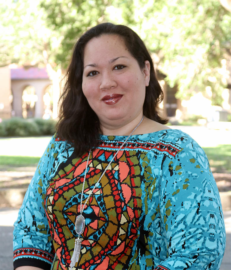 headshot of Gloria Thomas