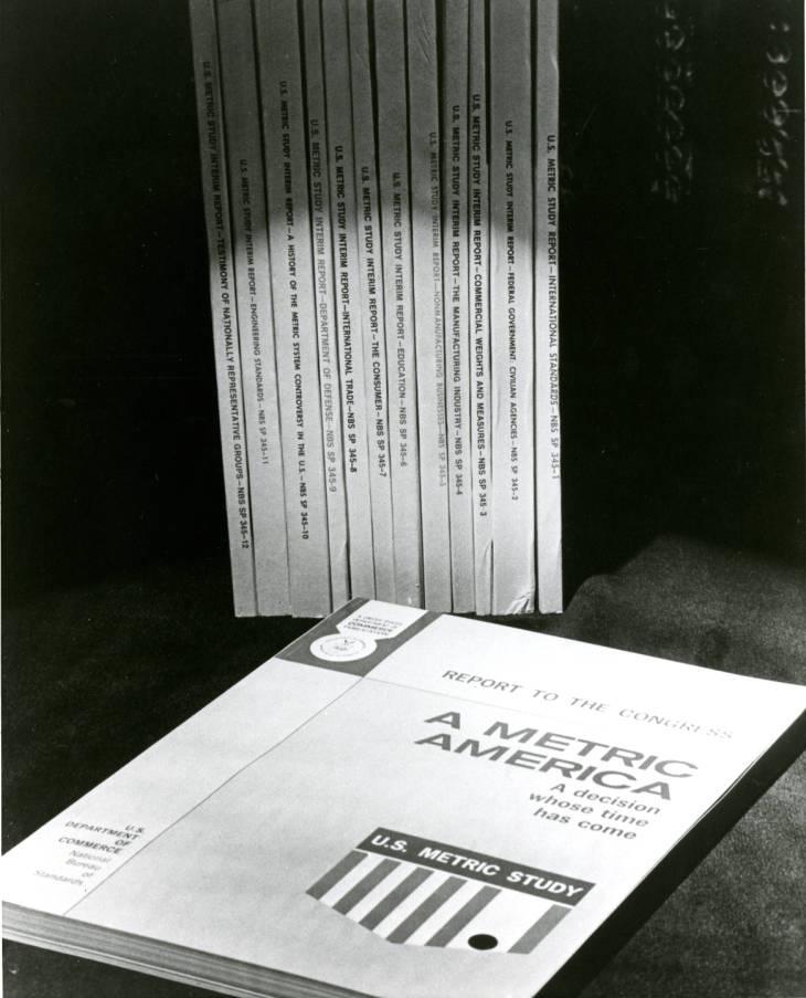 Image of covers of 345 Series, Report to the Congress A Metric America