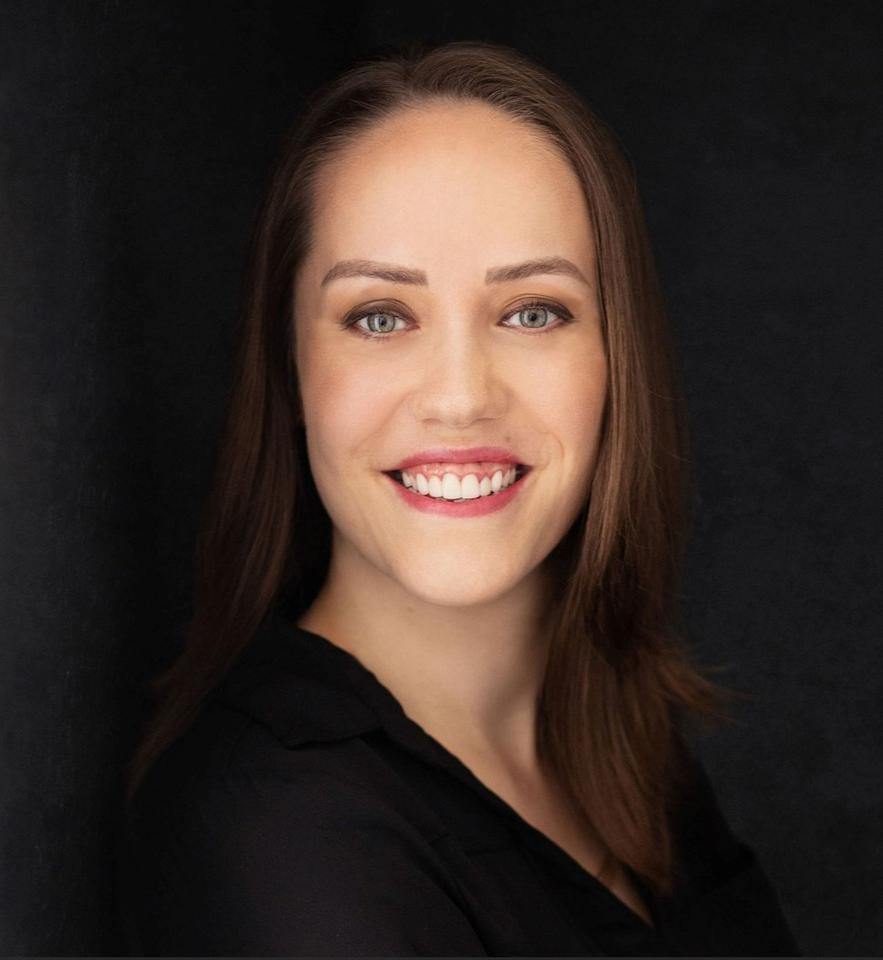 Kat Andrews Headshot