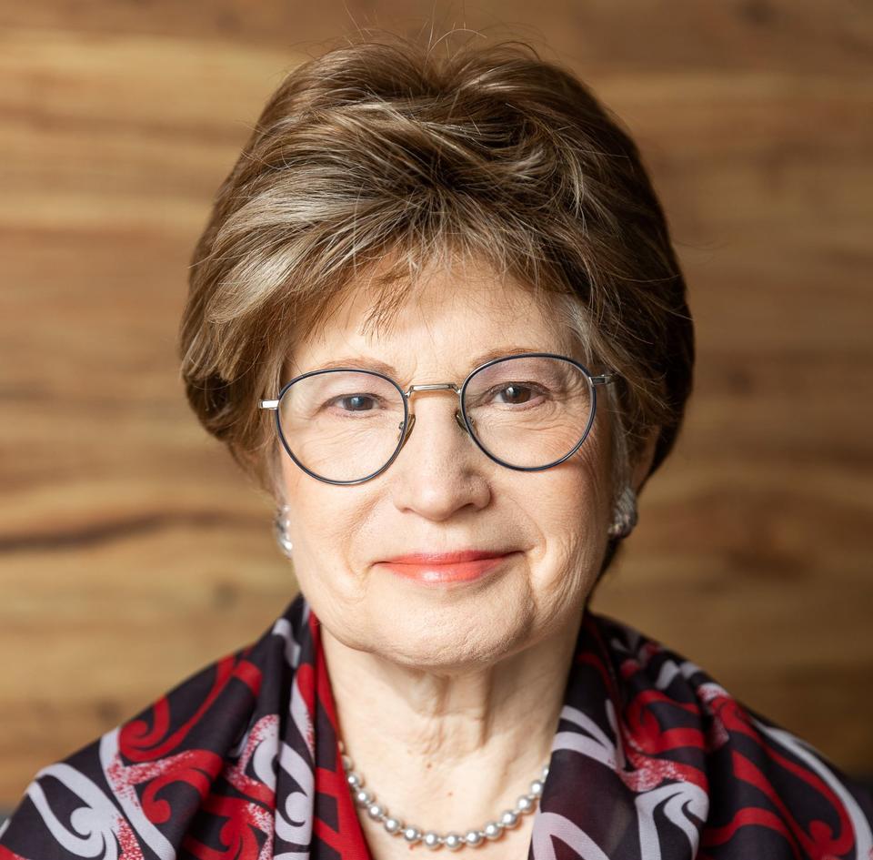 Phyllis Posy headshot