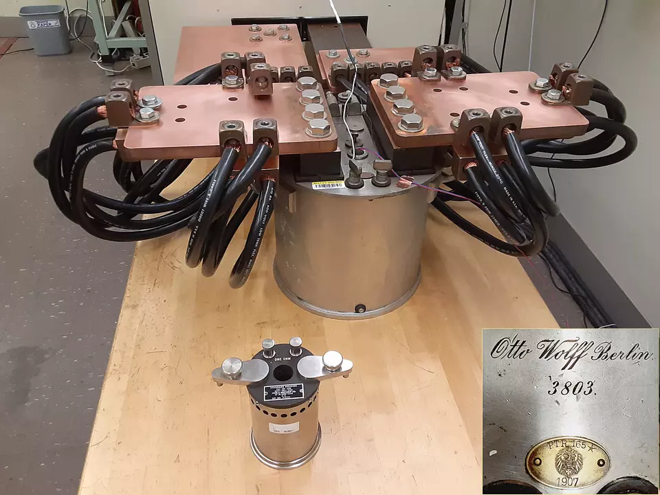 high-current standard resistor