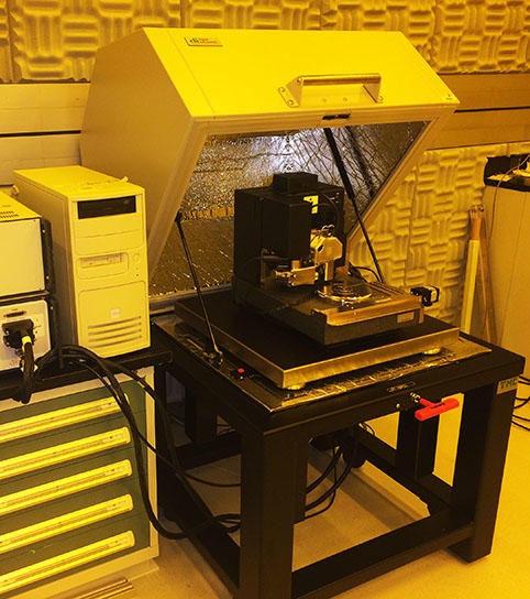 Photograph of the Veeco Dimension 3100 Atomic Force Microscope.