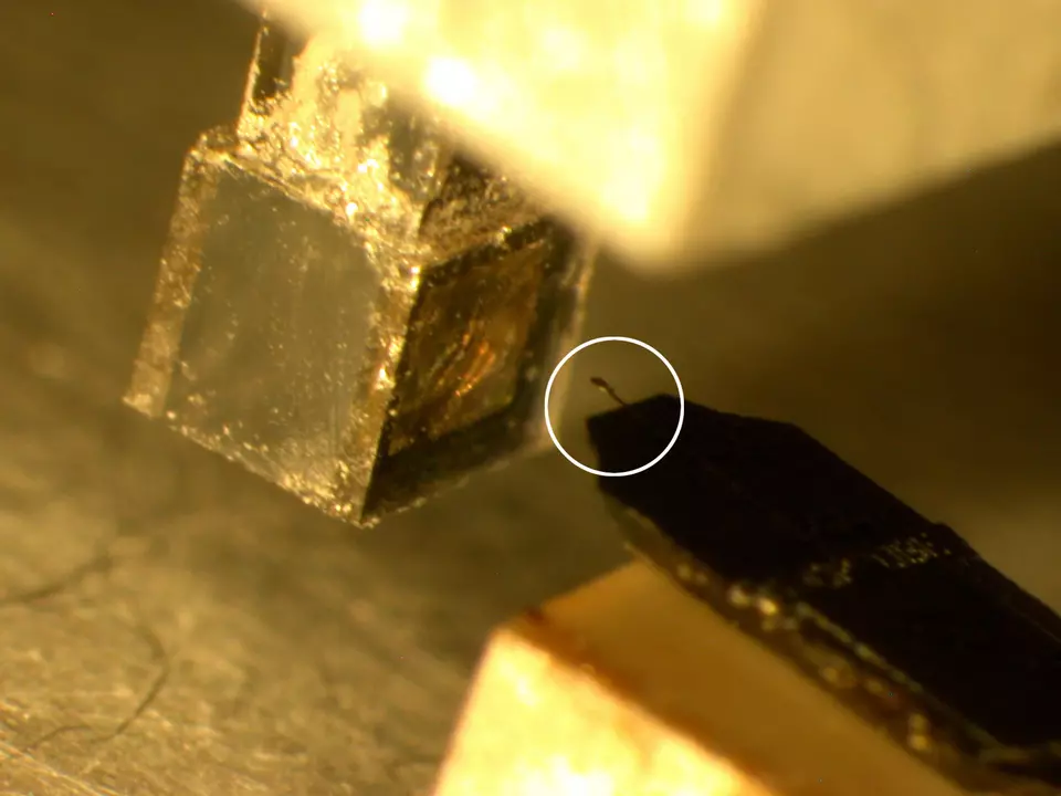 Close up of microcantilever tool