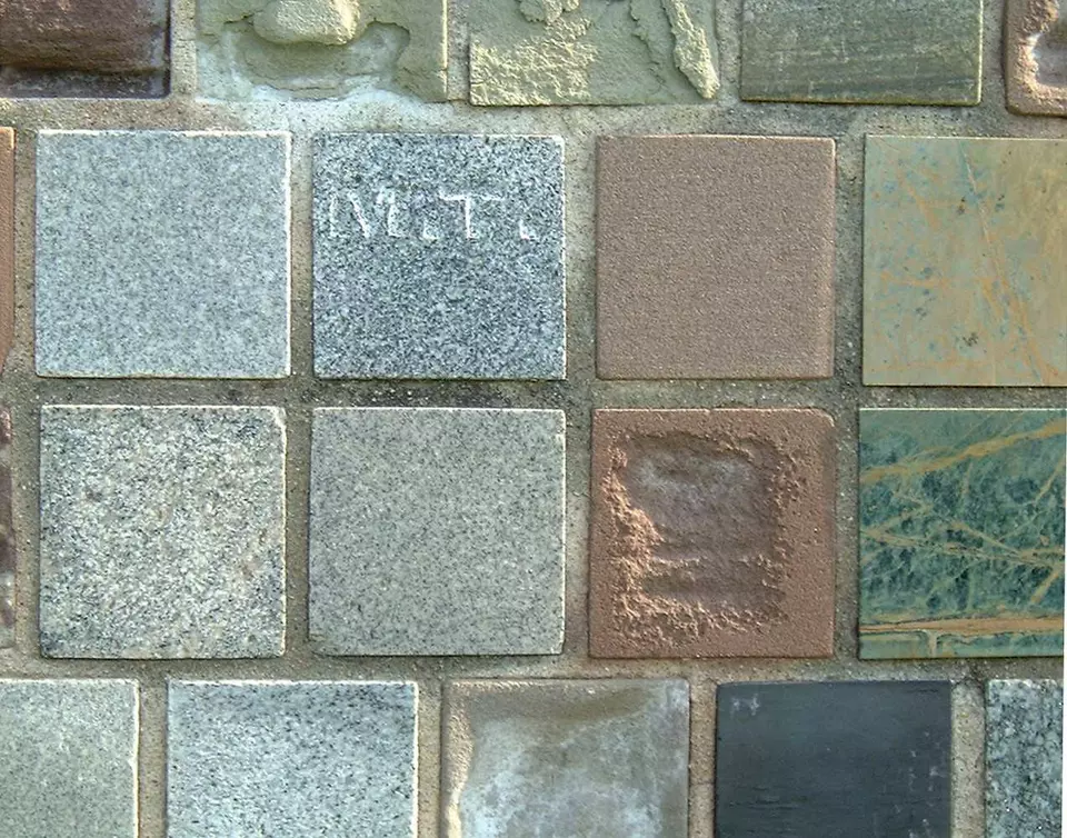 Stone Wall area surrounding Stone: 7RA40