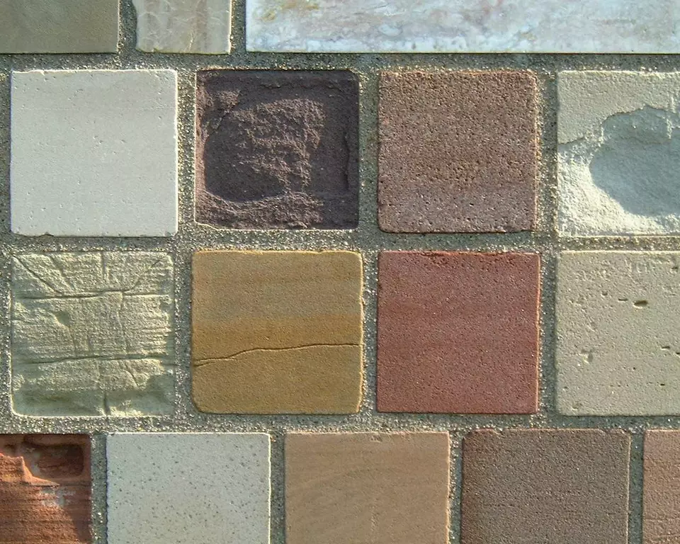 Stone Wall area surrounding Stone: 8LB33