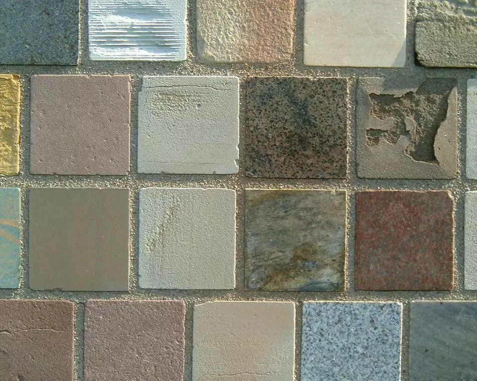 Stone Wall area surrounding Stone: 8LB43
