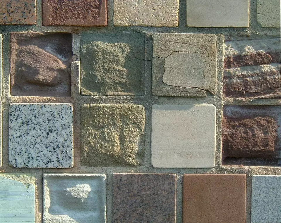 Stone Wall area surrounding Stone: 8RB45