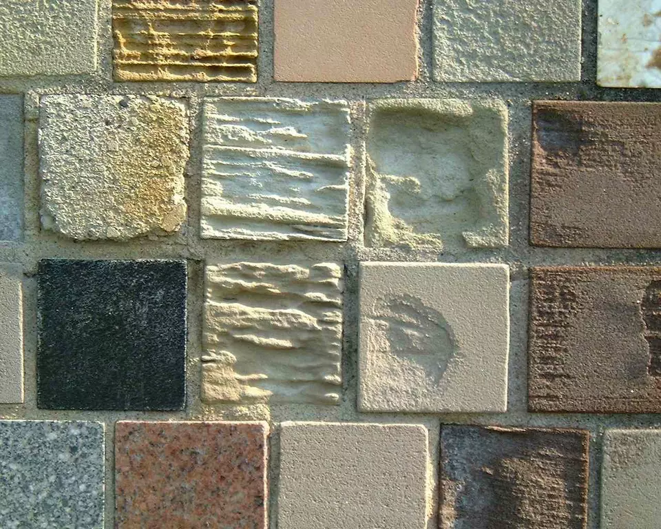 Stone Wall area surrounding Stone: 8RB38