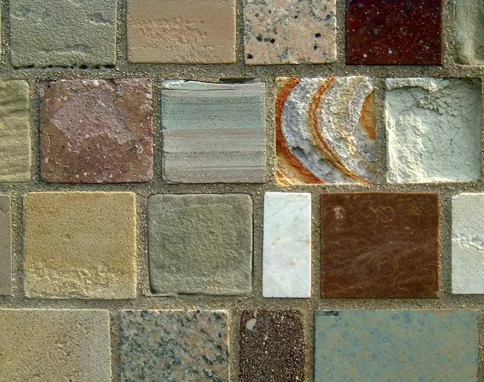 Stone Wall area surrounding Stone: 10LA40