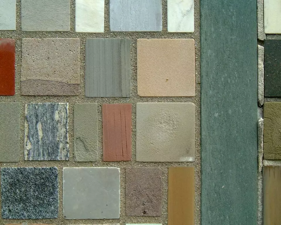 Stone Wall area surrounding Stone: 11LB42