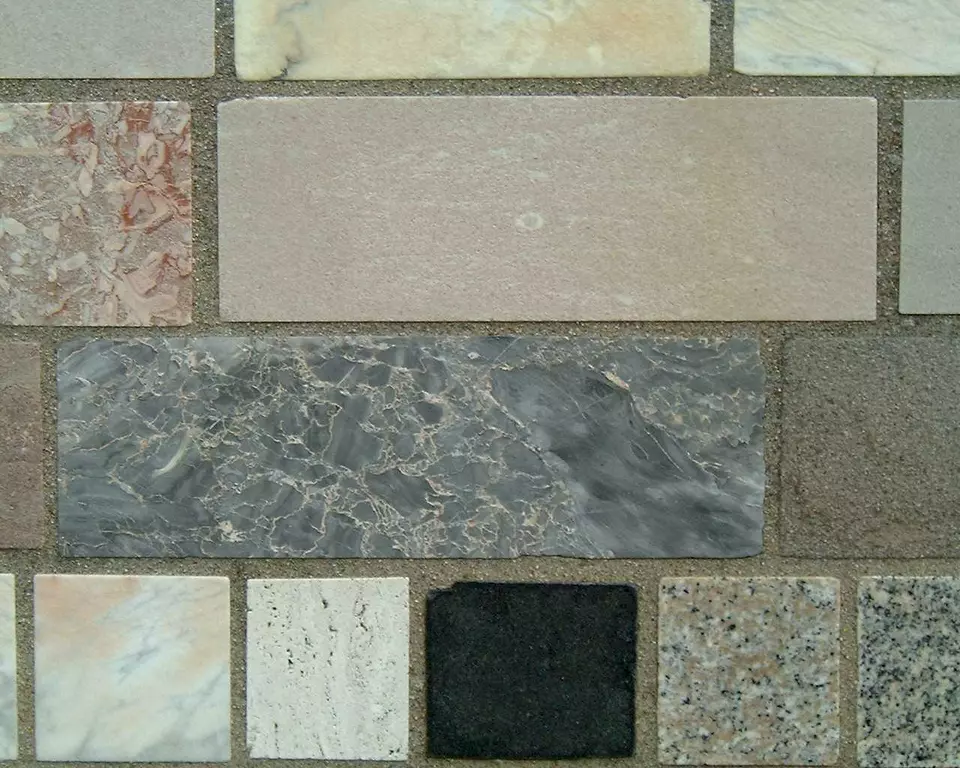Stone Wall area surrounding Stone: 11LB24