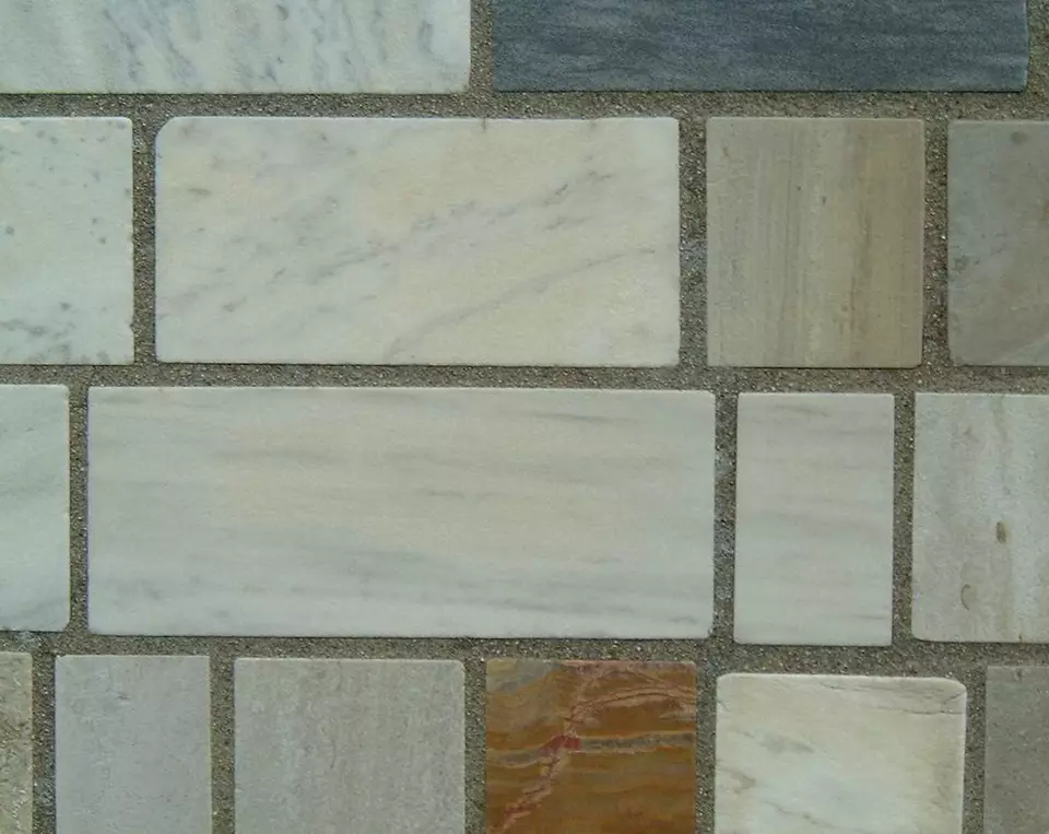 Stone Wall area surrounding Stone: 11LB18
