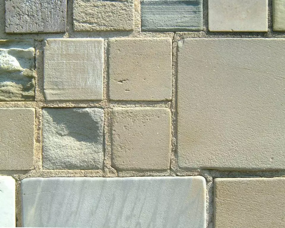 Stone Wall area surrounding Stone: 5RA2