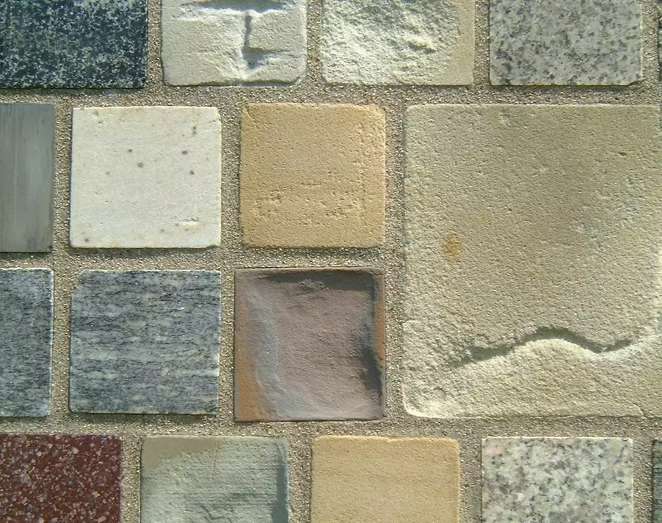 Stone Wall area surrounding Stone: 7Lb19