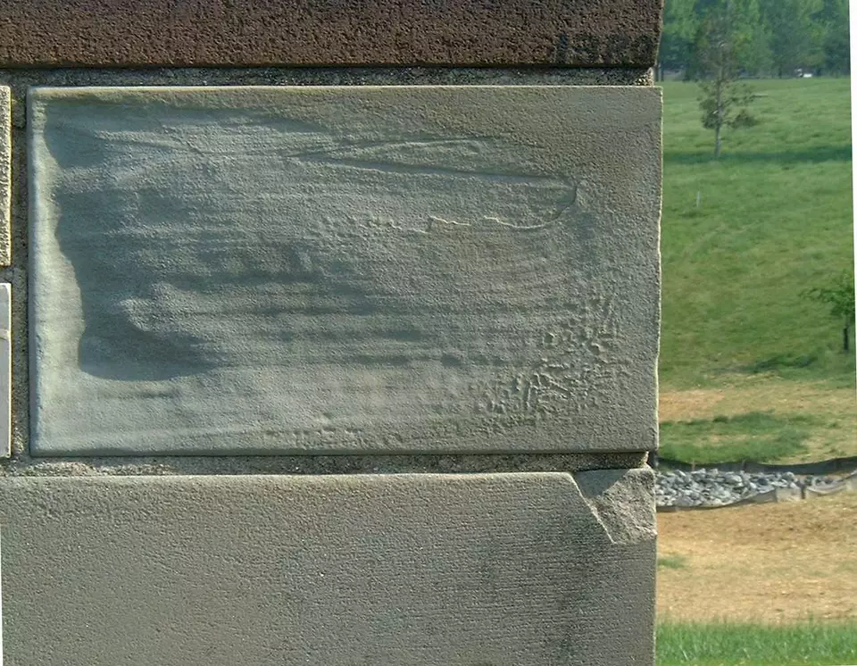Stone Wall area surrounding Stone: 8RQ