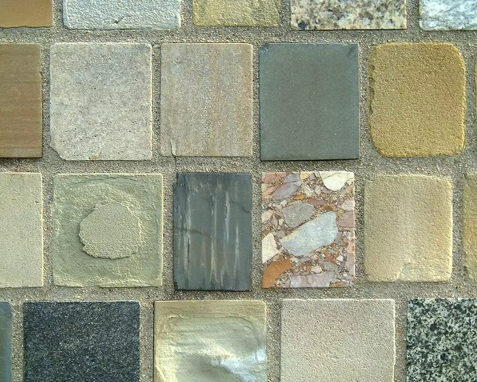 Stone Wall area surrounding Stone: 9Lb20