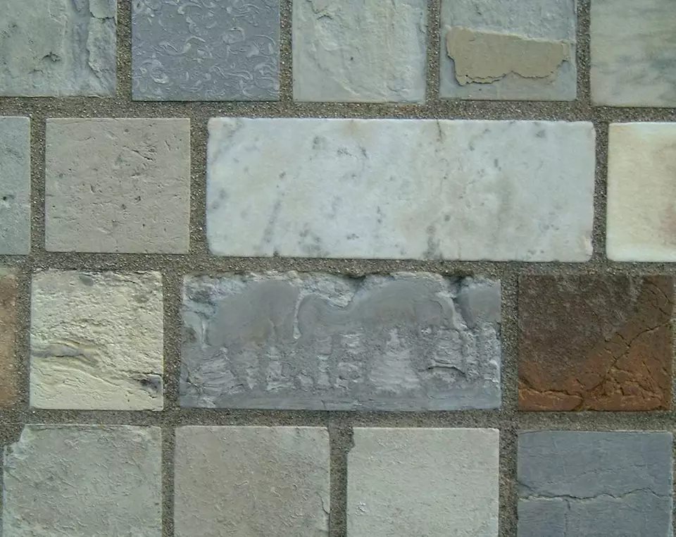 Stone Wall area surrounding Stone: 10lb15