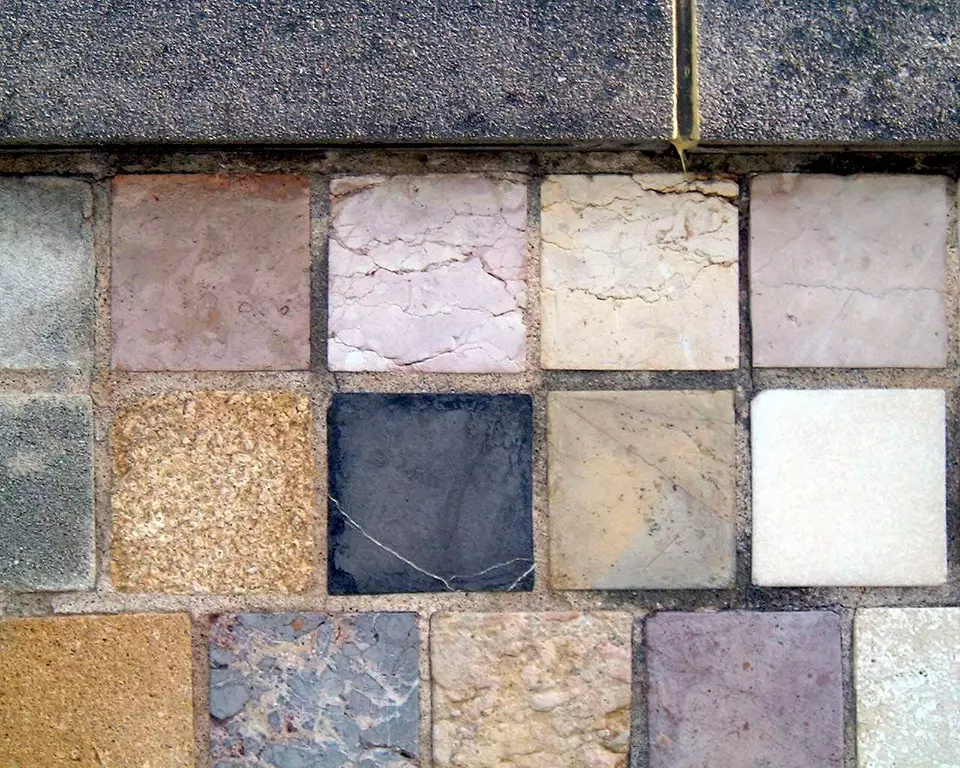 Stone Wall area surrounding Stone: 14RB36