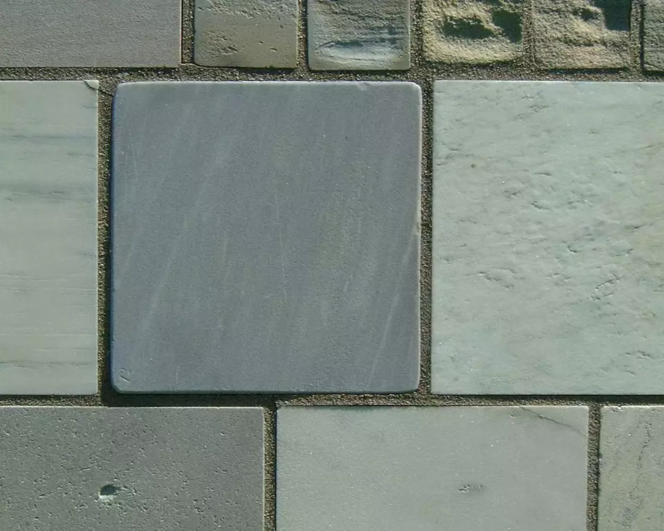 Stone Wall area surrounding Stone: 4L1