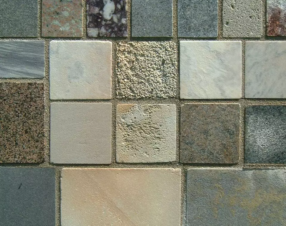 Stone Wall area surrounding Stone: 4LB18