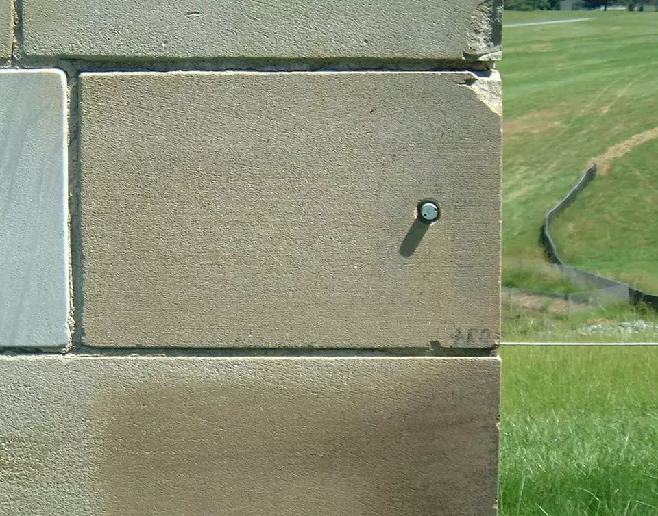 Stone Wall area surrounding Stone: 4RQ