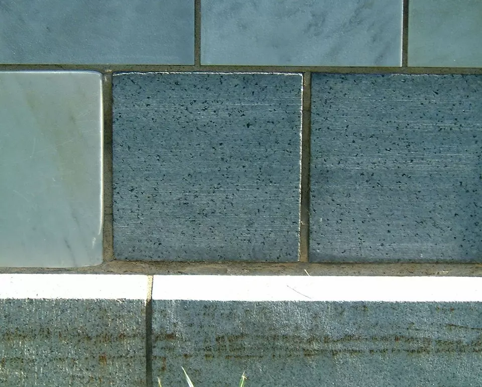 Stone Wall area surrounding Stone: 1R9
