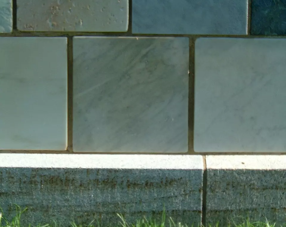 Stone Wall area surrounding Stone: 1R12