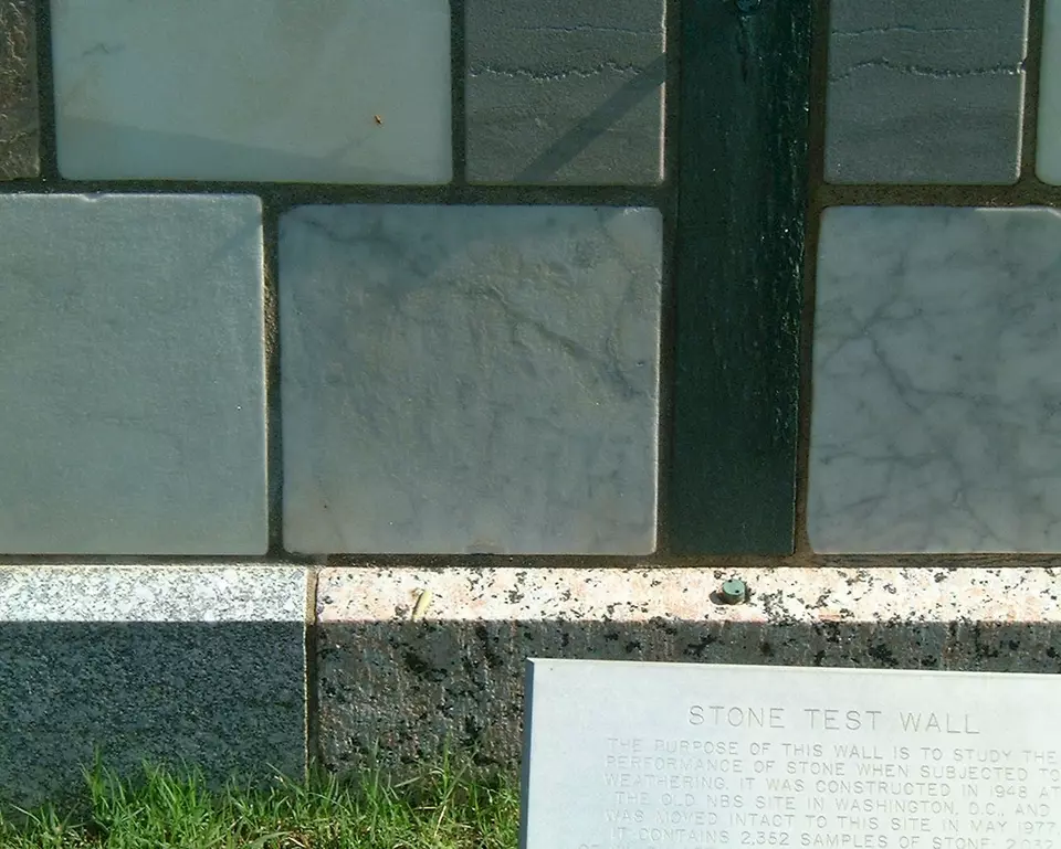 Stone Wall area surrounding Stone: 1L16