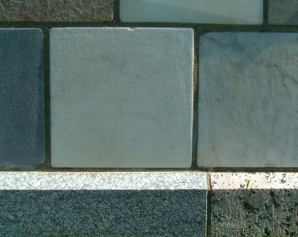 Stone Wall area surrounding Stone: 1L15