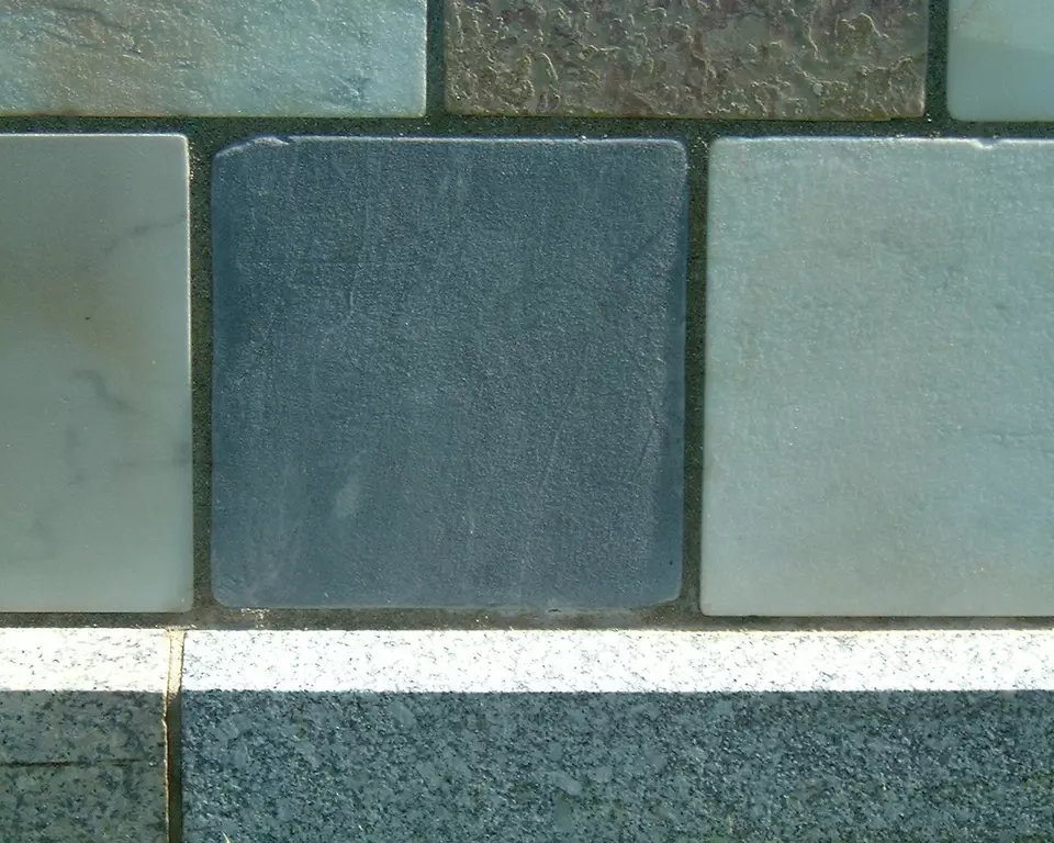 Stone Wall area surrounding Stone: 1L14