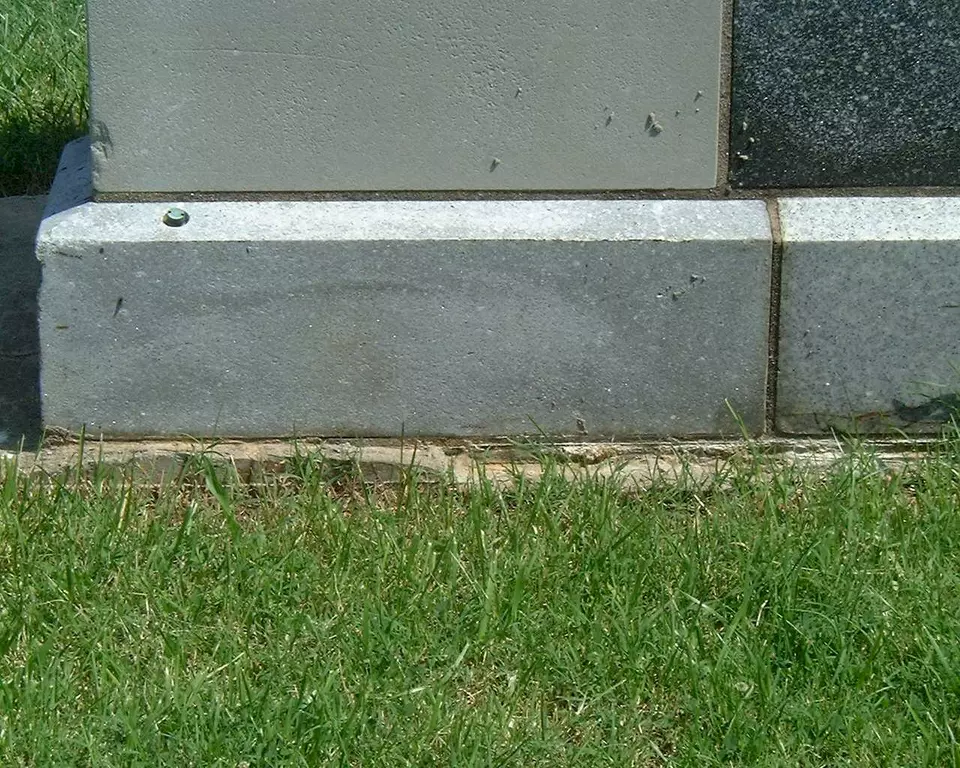 Stone Wall area surrounding Stone: 1B