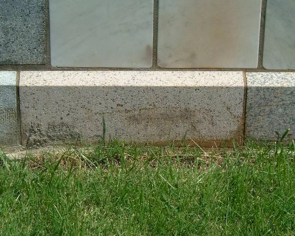 Stone Wall area surrounding Stone: 6B